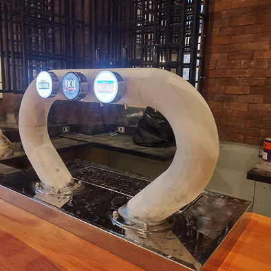 Projeto 03 — Adega sob escada com nichos em madeira