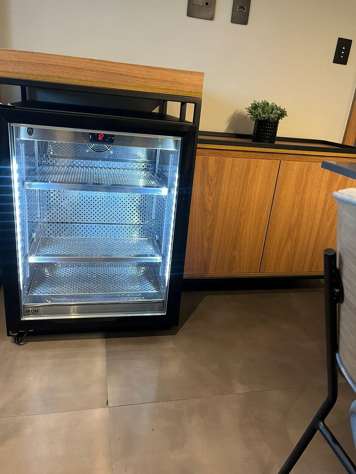 Balcão com cuba e torneira