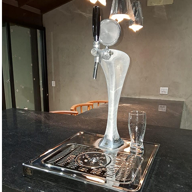 Projeto 03 — Adega sob escada com nichos em madeira