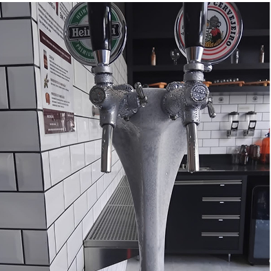 Projeto 03 — Adega sob escada com nichos em madeira