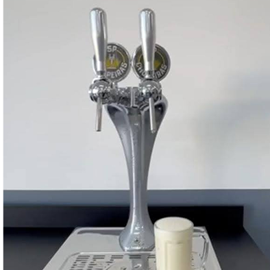 Projeto 03 — Adega sob escada com nichos em madeira