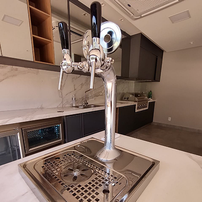 Projeto 03 — Adega sob escada com nichos em madeira