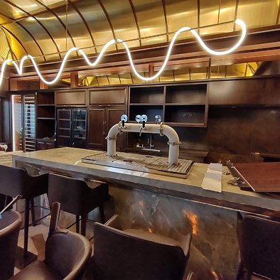 Projeto 03 — Adega sob escada com nichos em madeira