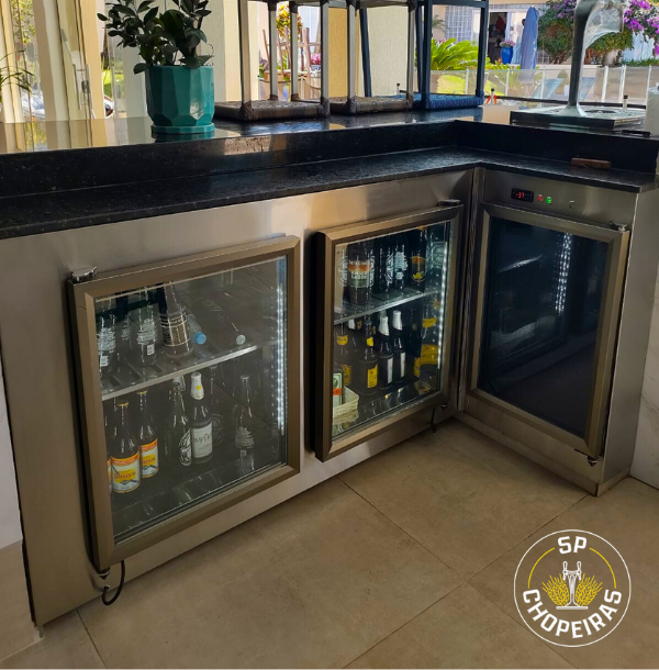 Balcão com cuba e torneira