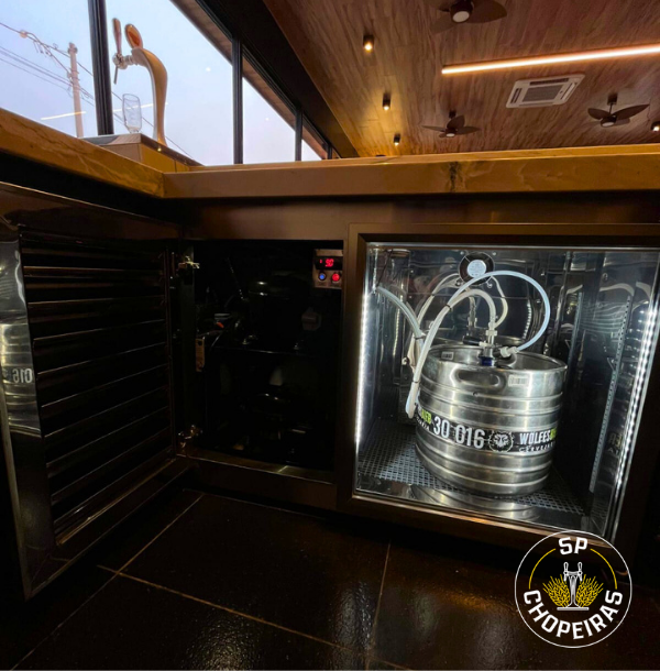 Balcão com cuba e torneira