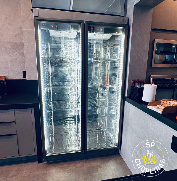 Balcão com cuba e torneira