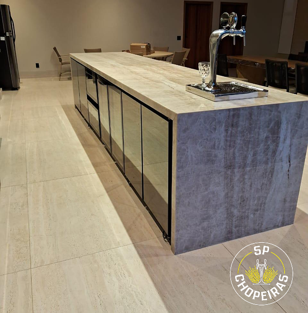 Balcão com cuba e torneira