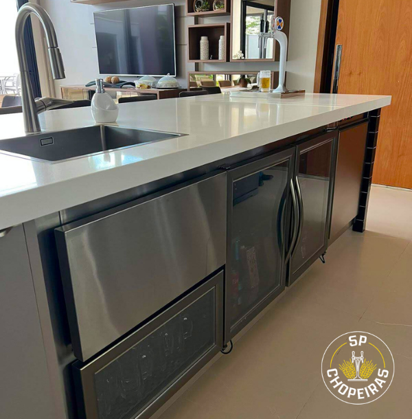 Balcão com cuba e torneira