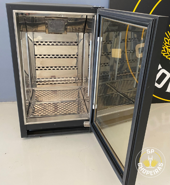 Balcão com cuba e torneira